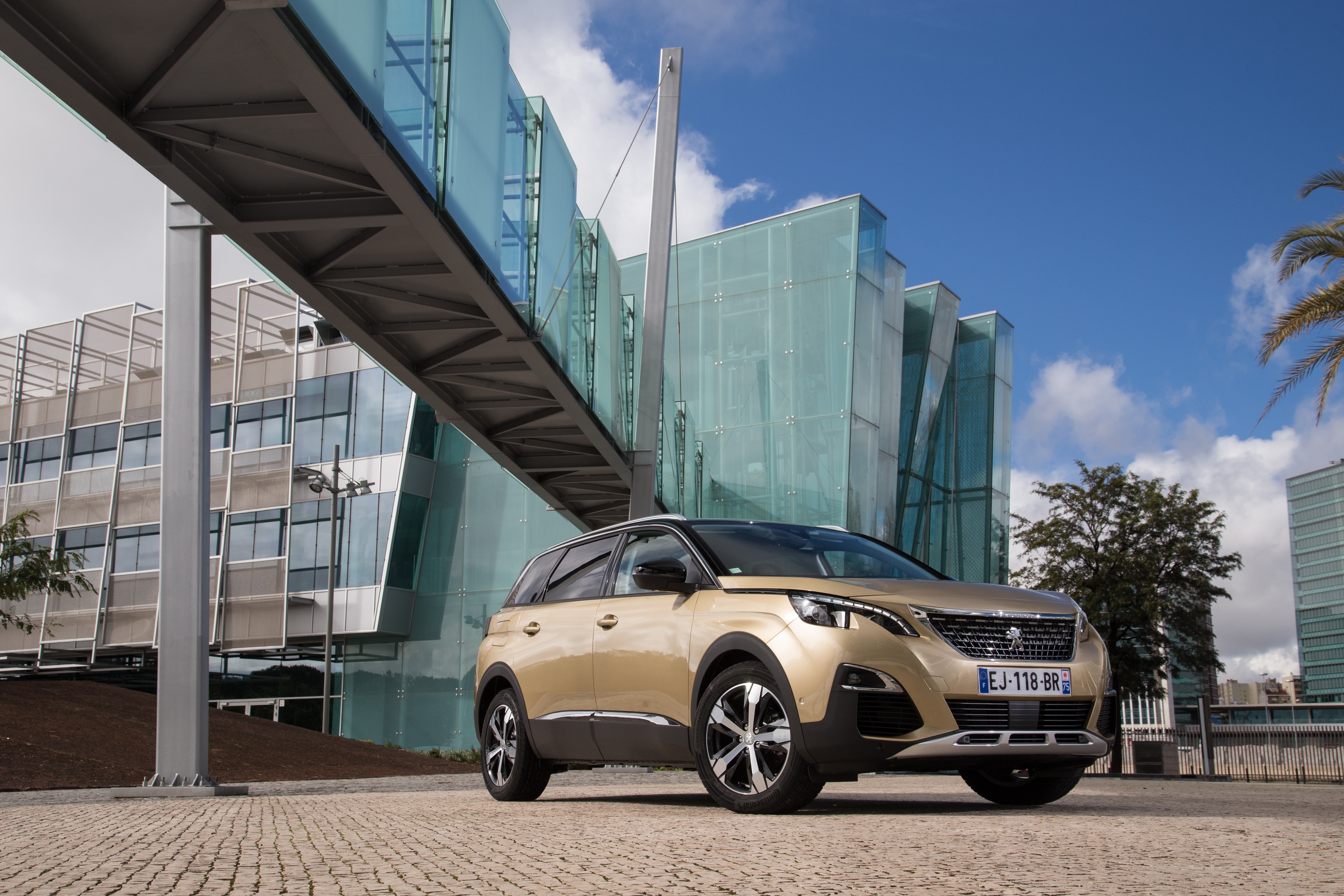 Nuovo Peugeot 5008 2017: tutte le informazioni [Video]