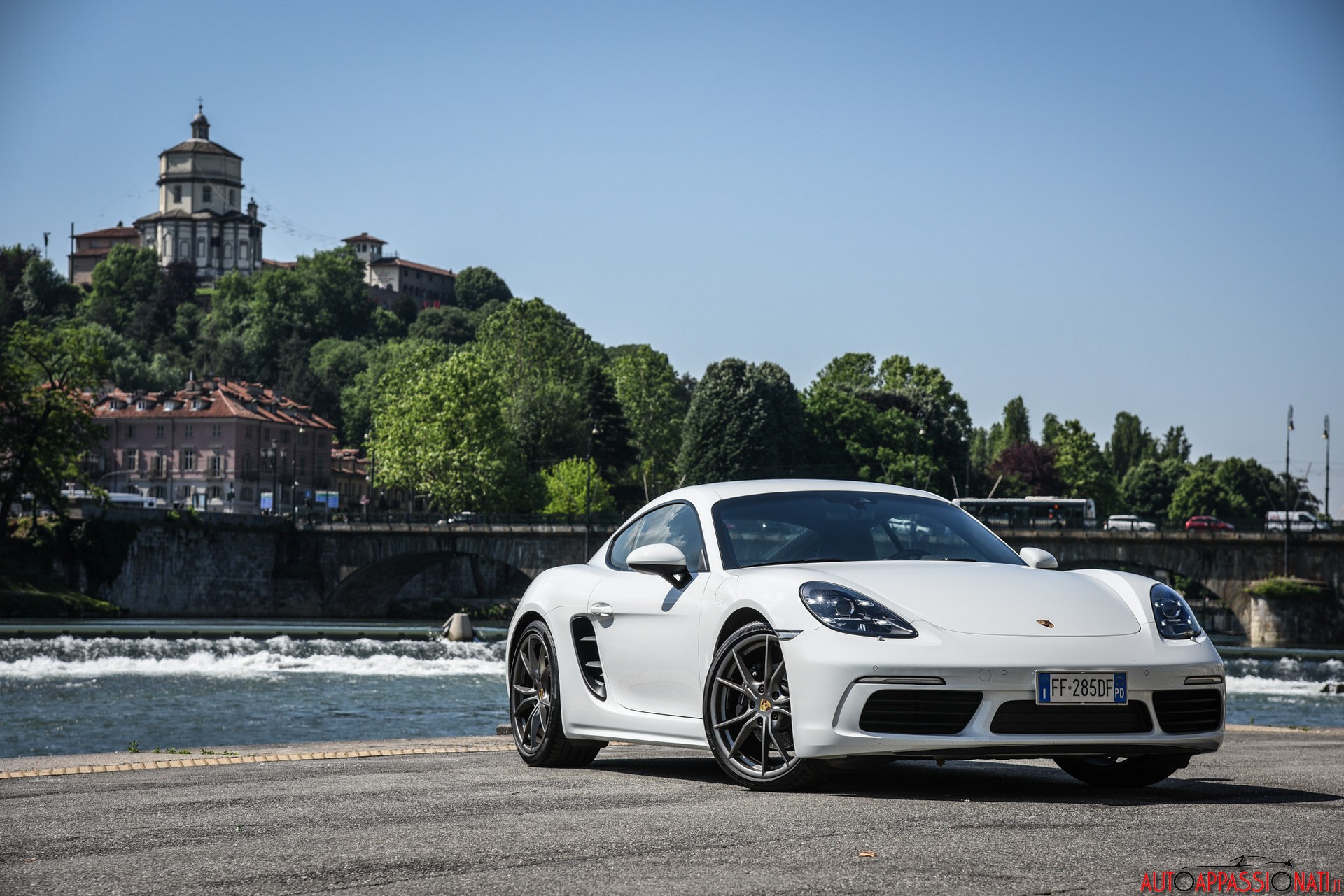 Porsche 718 Cayman prova