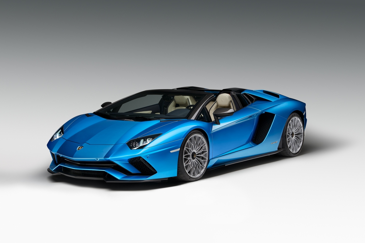 Lamborghini presenta la nuova Aventador Roadster S