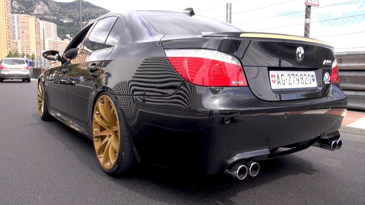 BMW M5 E60: dieci cilindri a V che urlano come pazzi [VIDEO]