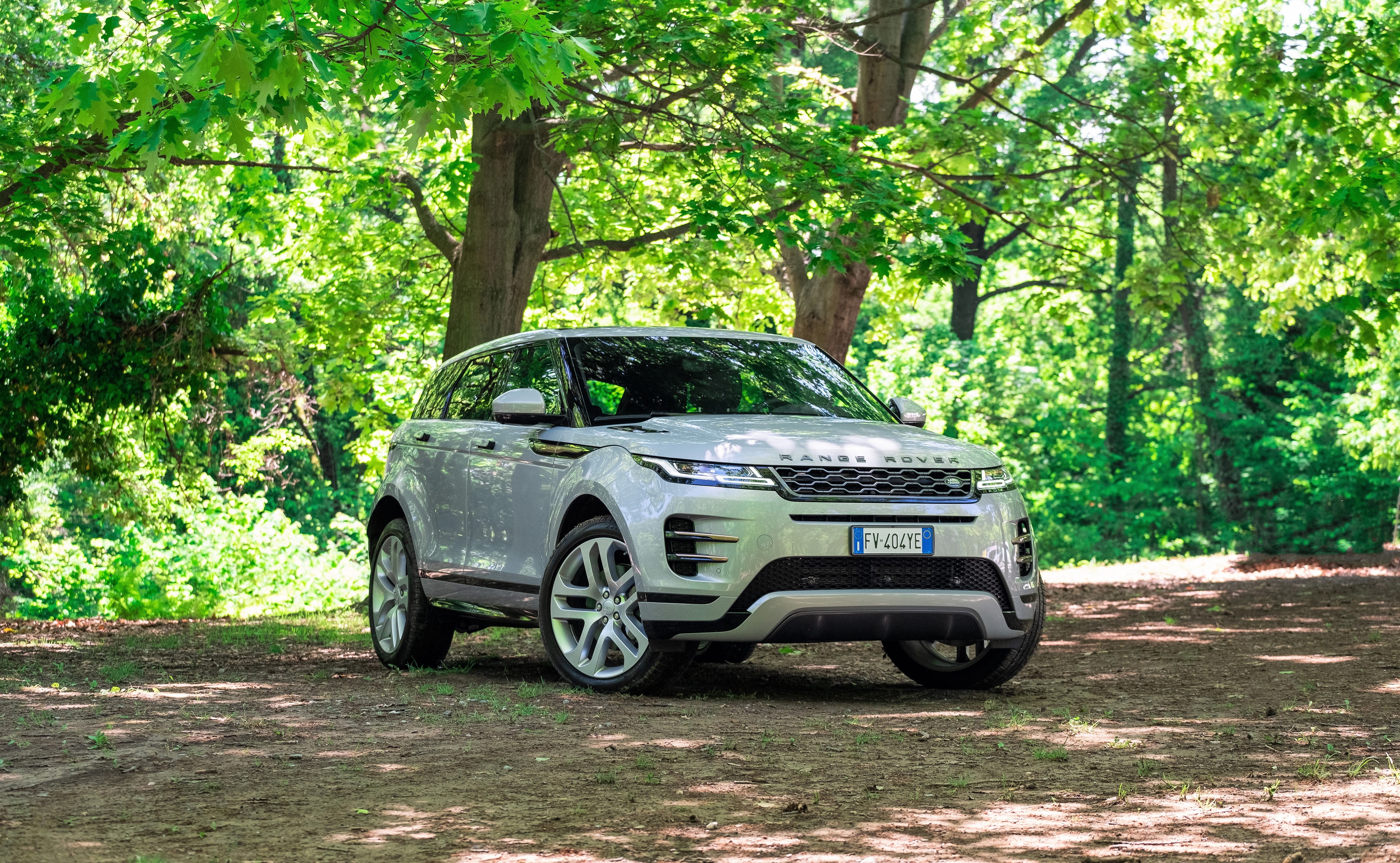 Range Rover Evoque P250 front