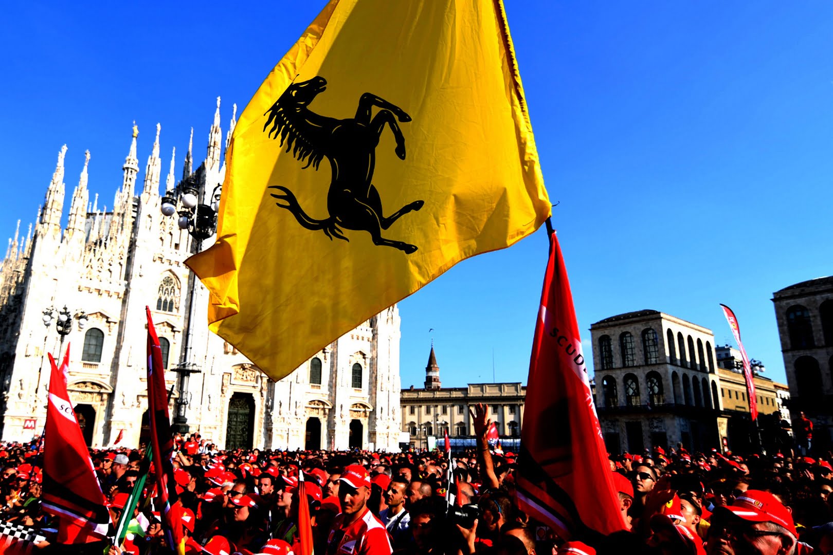 L’evento Ferrari a Milano scalda il cuore dei tifosi: ora si pensa a Monza [Gallery]