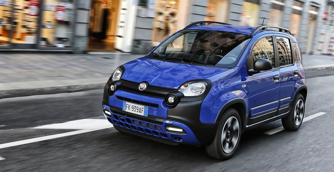 Fiat Panda City Cross Blu Waze in movimento