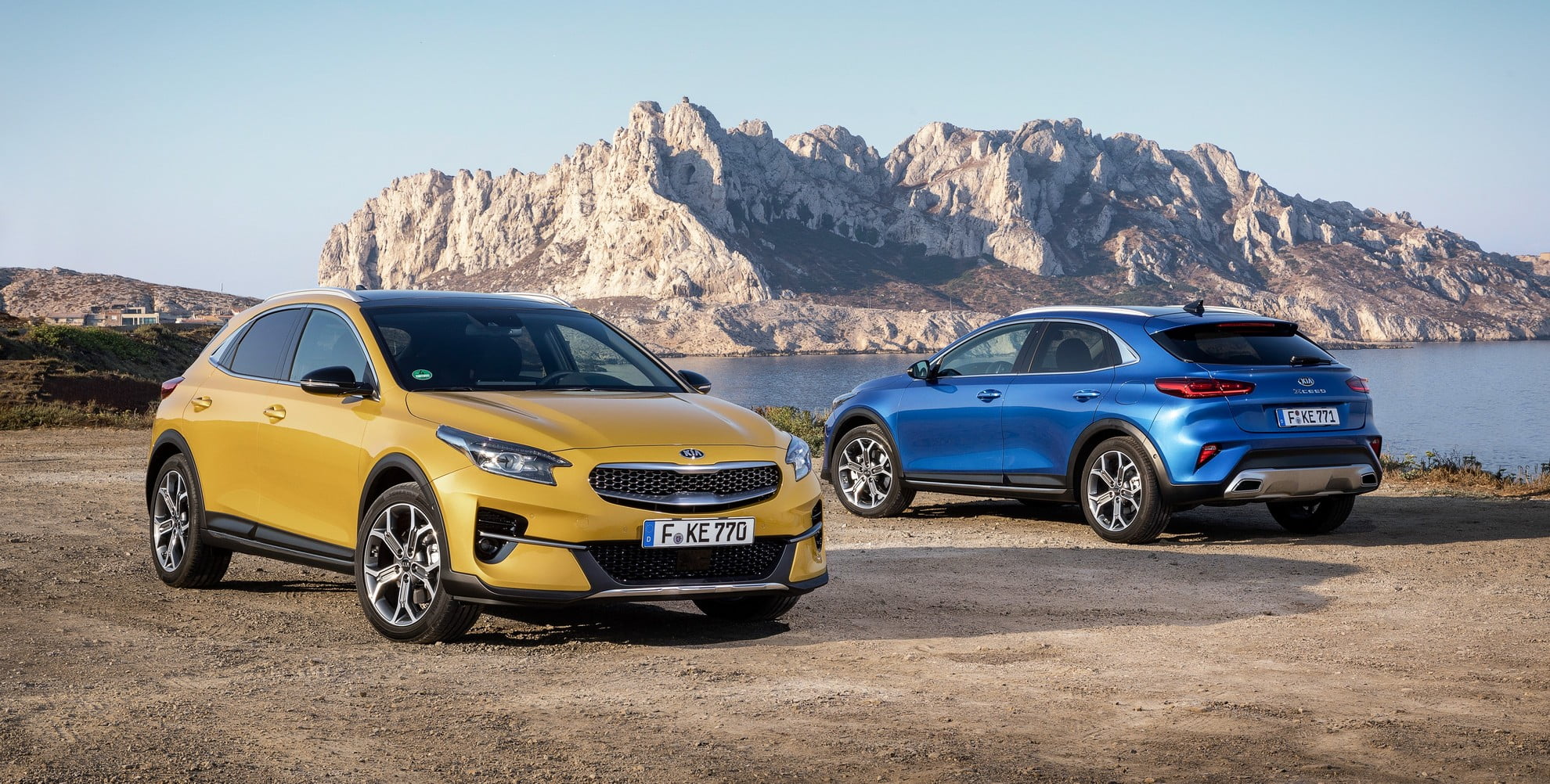 Kia Xceed davanti e dietro gialle e blu