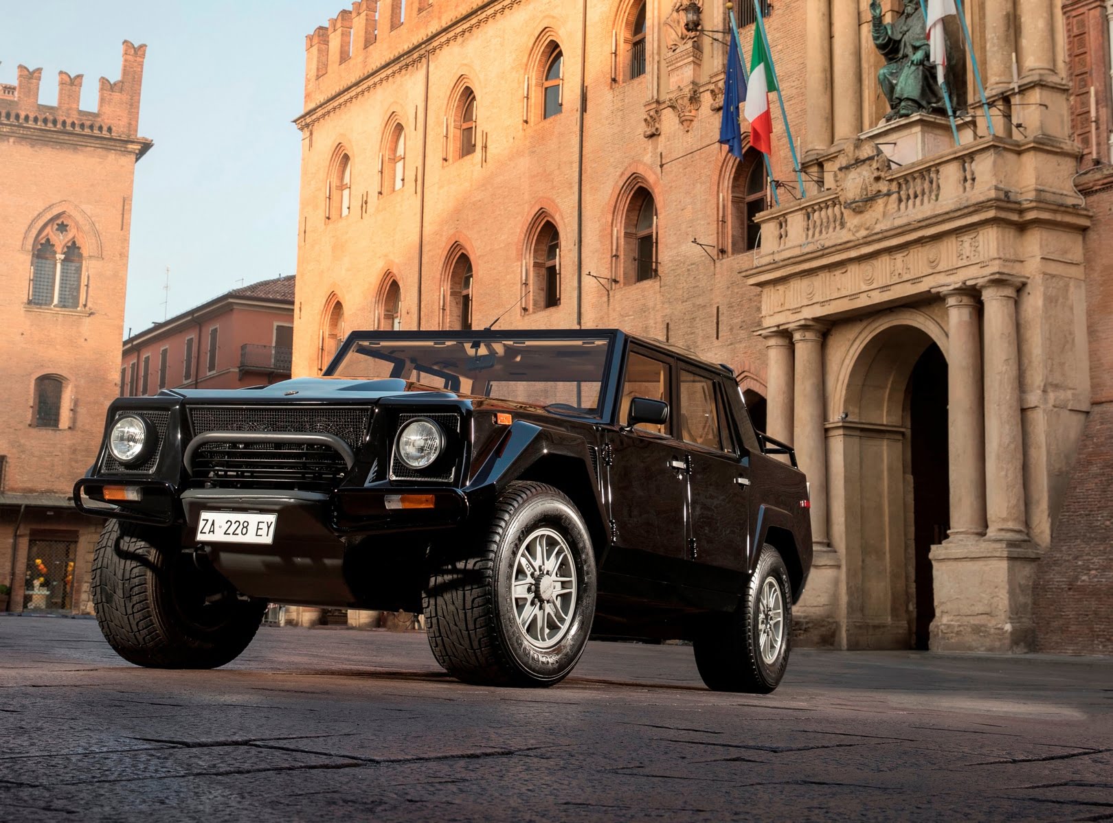 lamborghini lm002