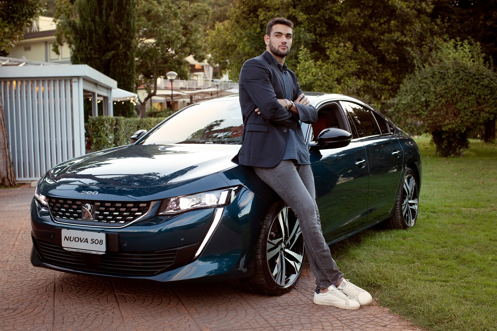 Matteo Berrettini al fianco di Peugeot 508