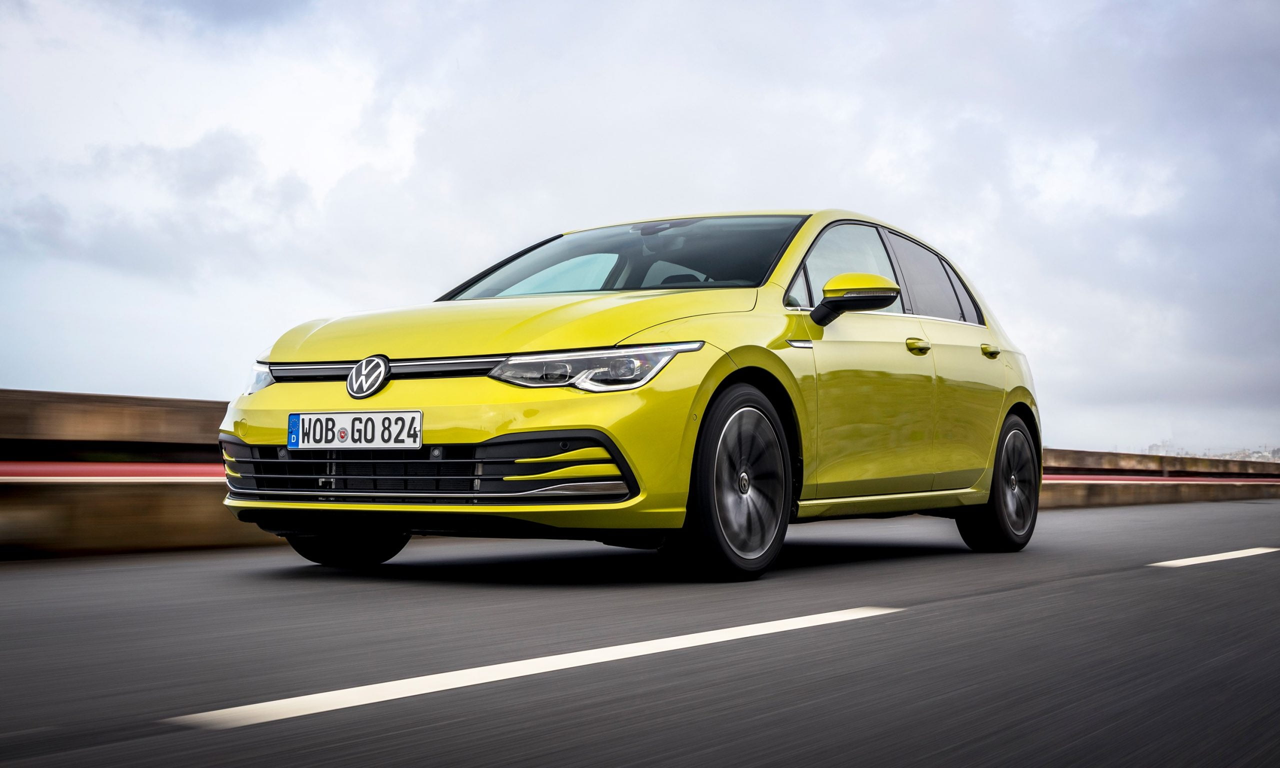 Volkswagen Golf 8 lime yellow