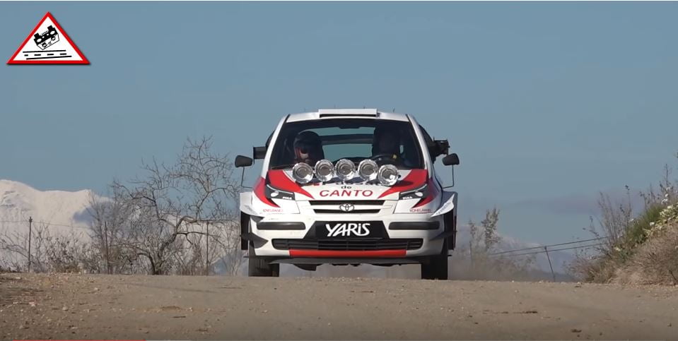 Toyota Yaris WRC parodia