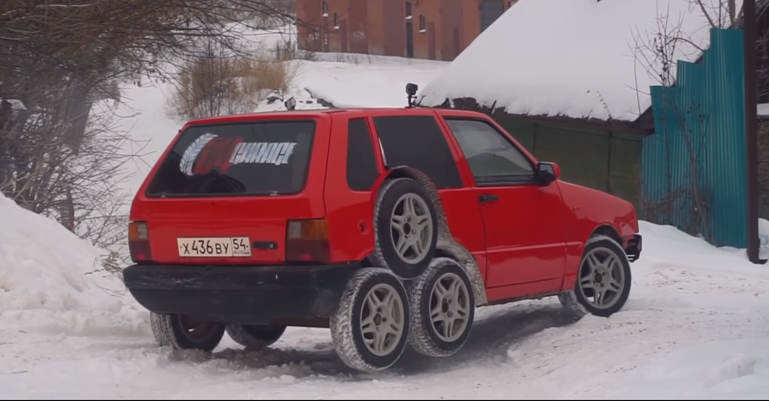 Fiat Uno a otto ruote