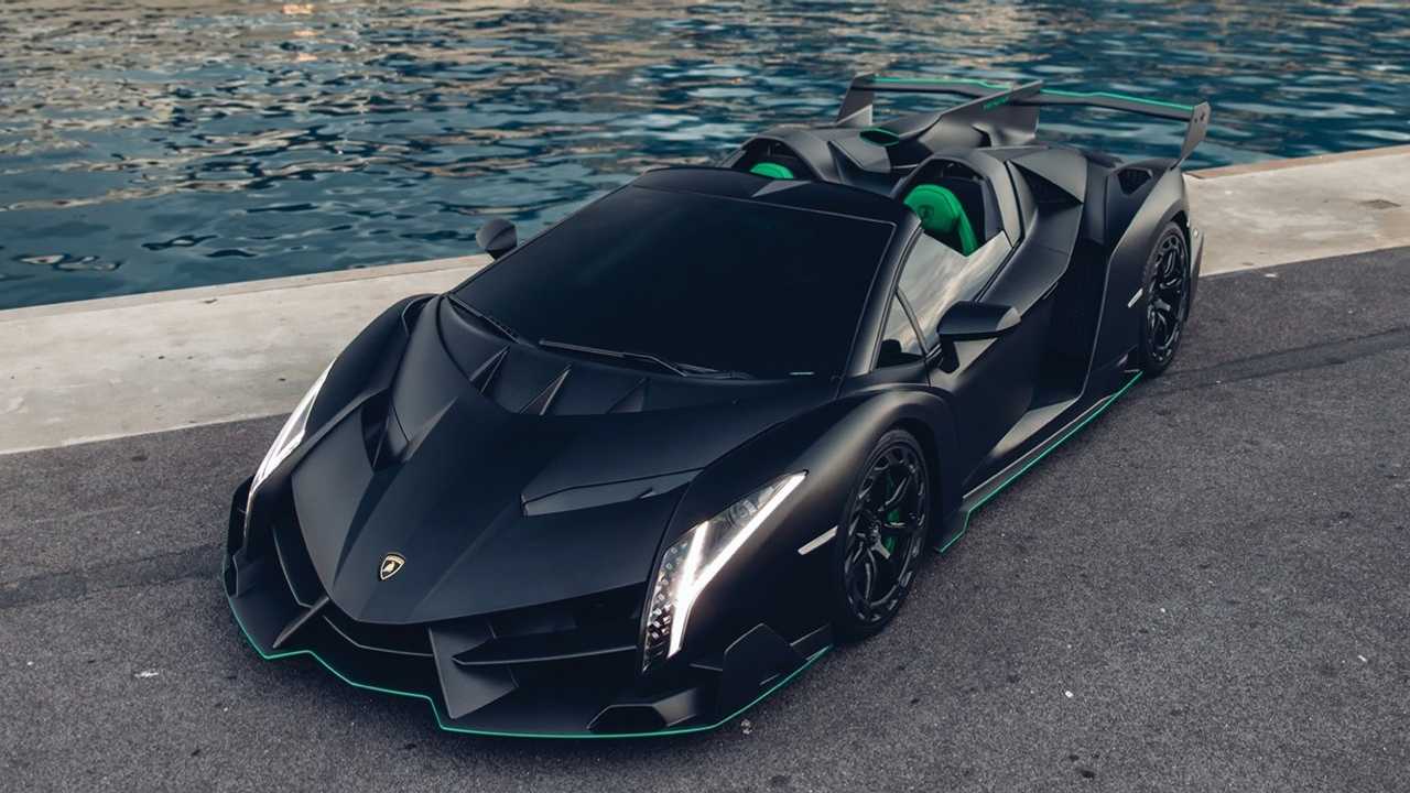 Veneno Roadster all'asta