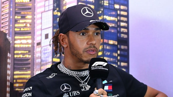 Lewis Hamilton e il Coronavirus: “La F1 va avanti mentre il mondo si ferma”