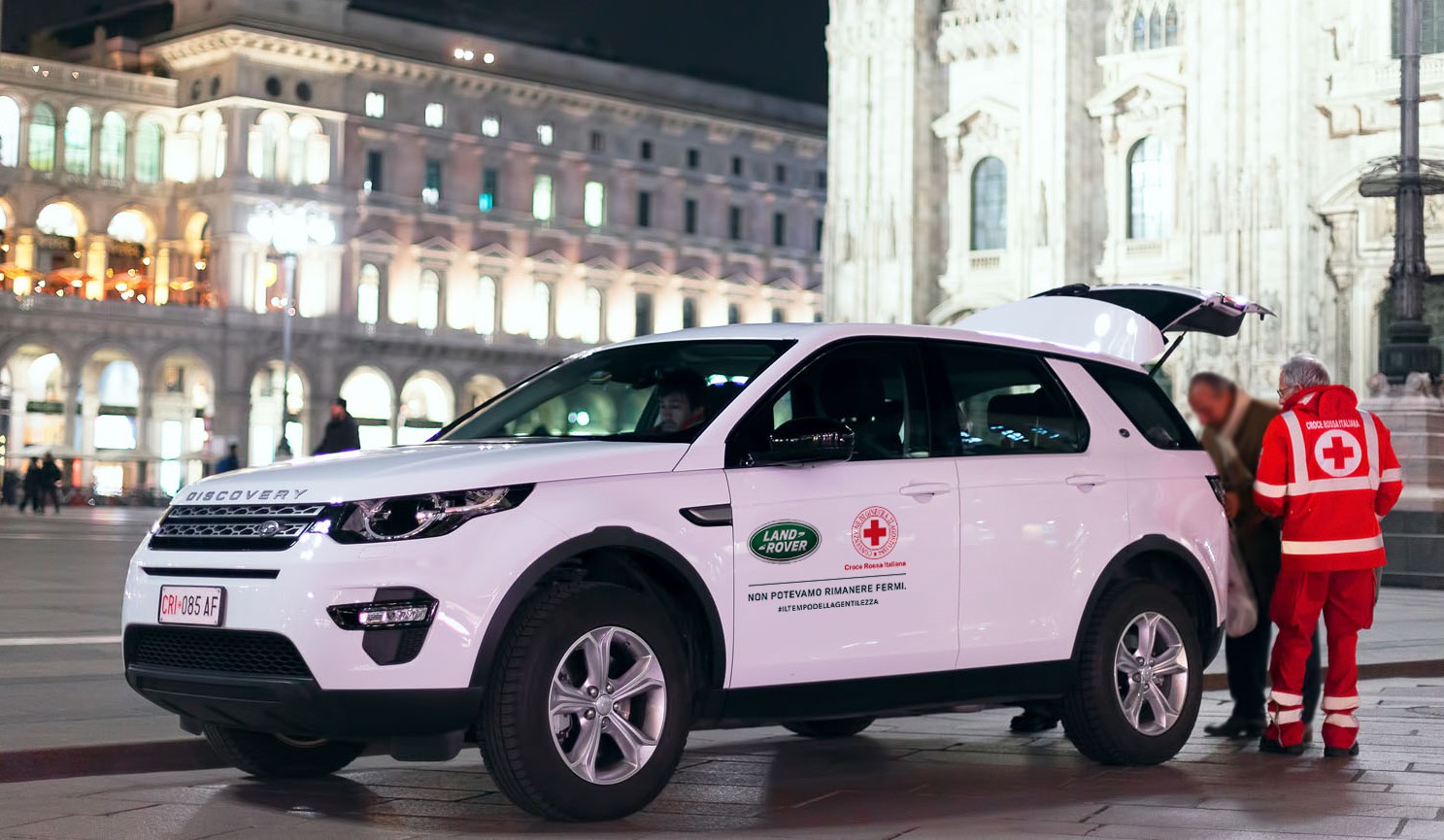 Jaguar Land Rover Italia scende in campo a fianco della Croce Rossa Italiana