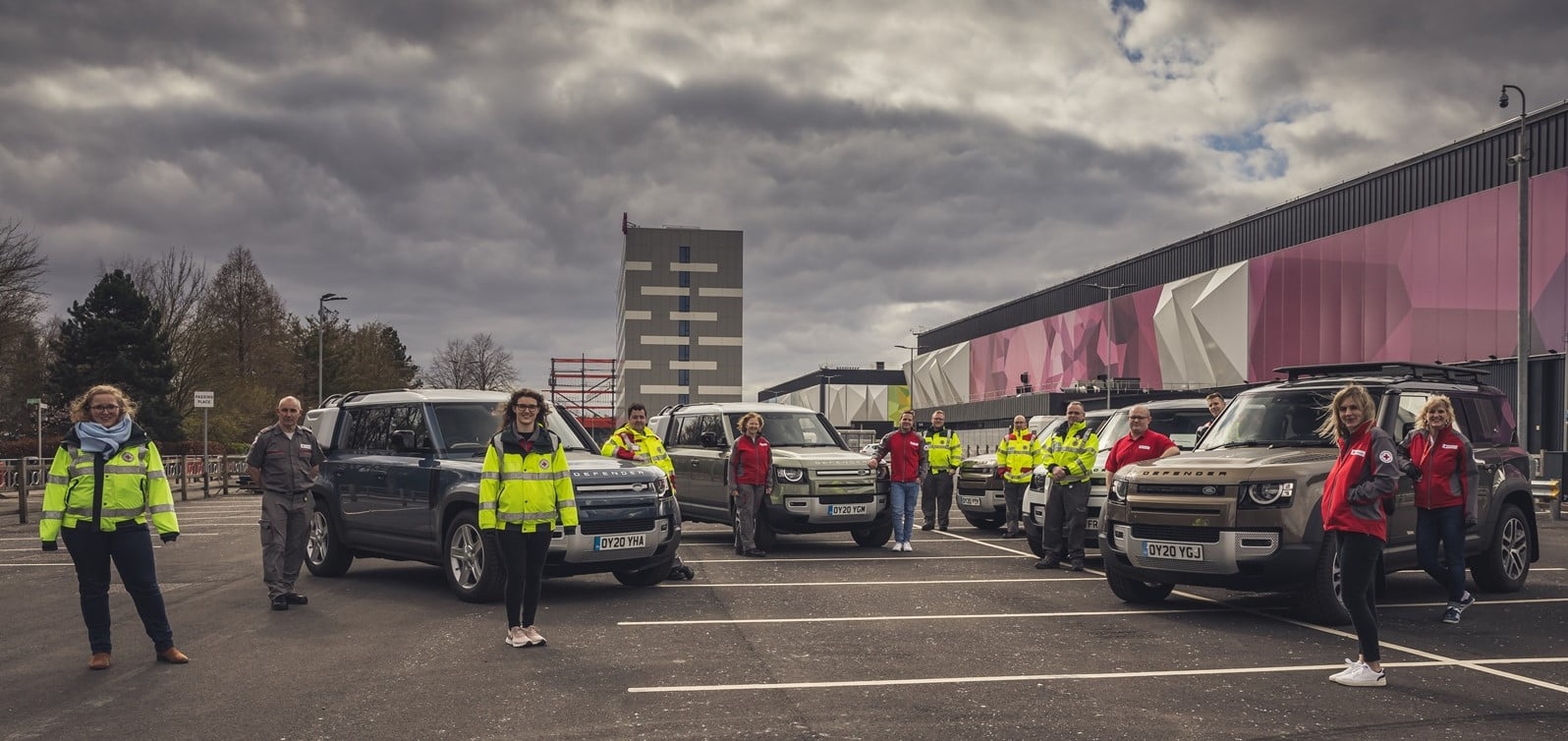 Jaguar Land Rover invia 160 veicoli alle organizzazioni umanitarie