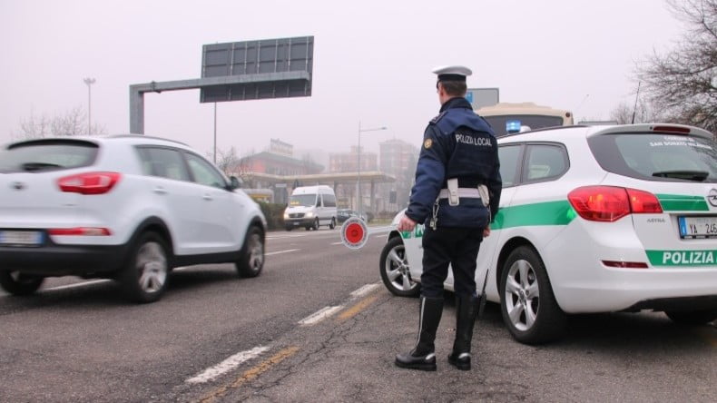 Uso improprio della corsia di emergenza: la stretta della Polizia Stradale