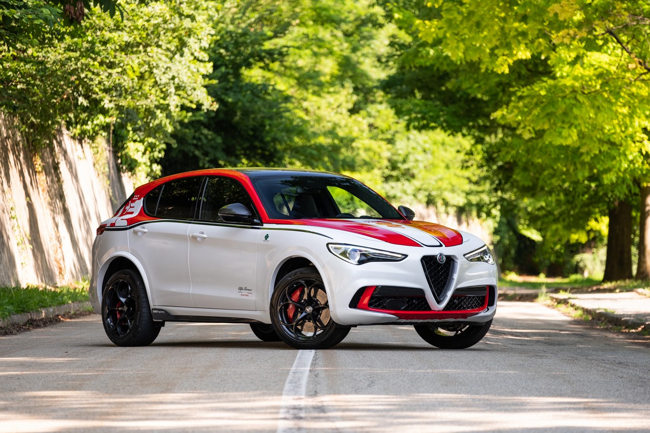 stelvio quadrifoglio alfa romeo racing