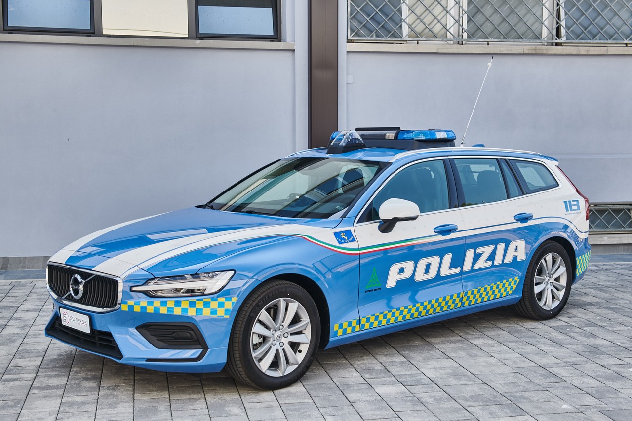 volvo v60 polizia