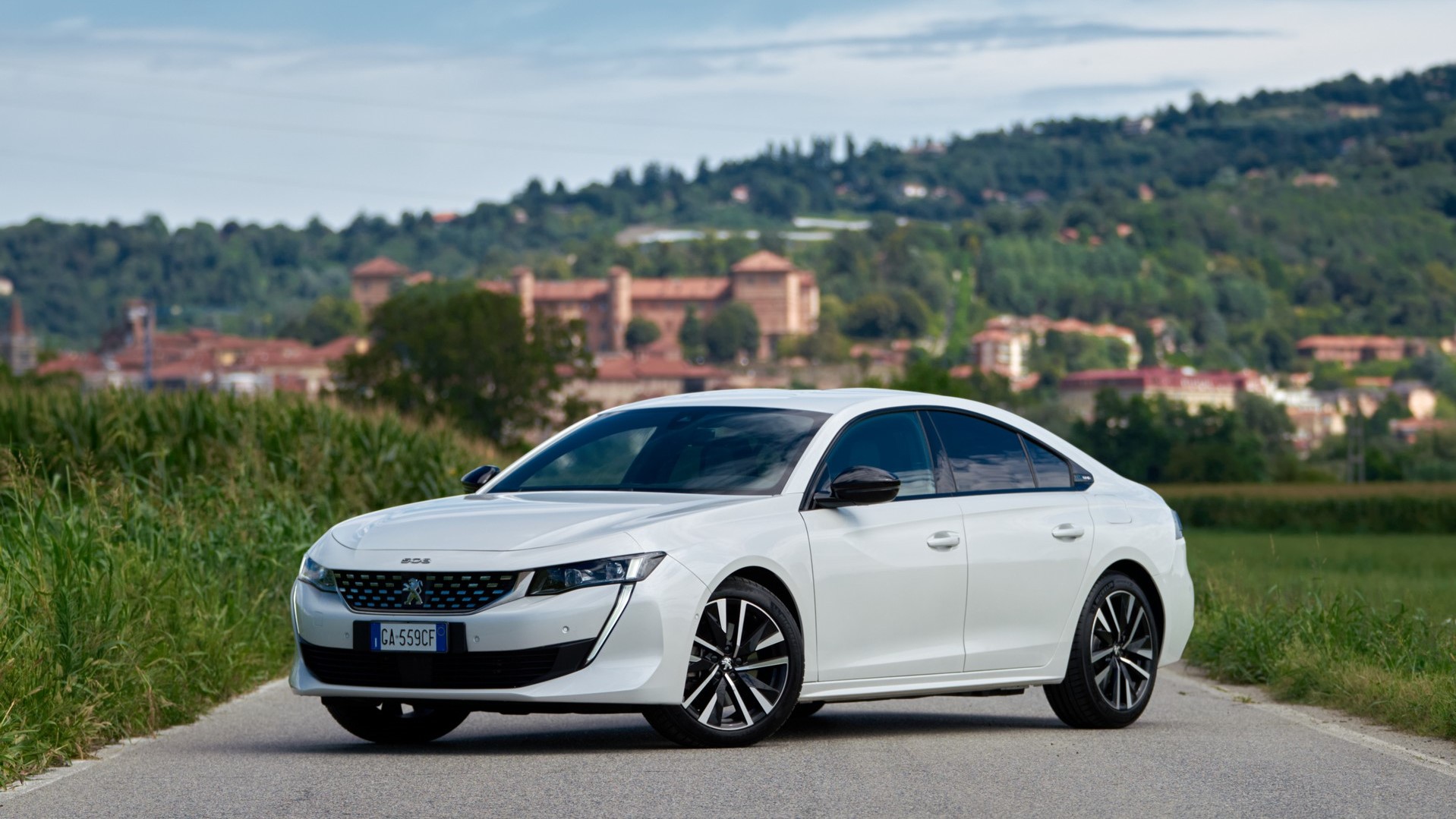 Peugeot 508 HYbrid | Prova su strada, interni, motore e prezzo