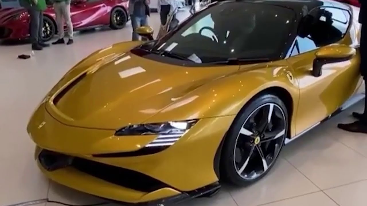 Partite le prime consegne della nuova Ferrari SF90 Spider [VIDEO]