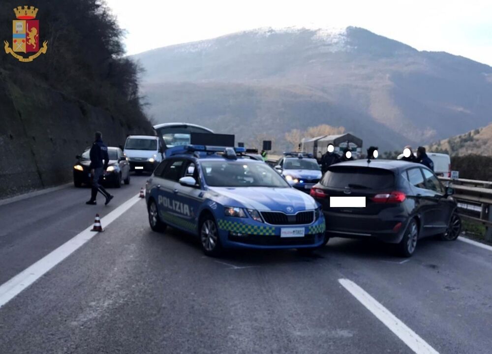 contromano in autostrada