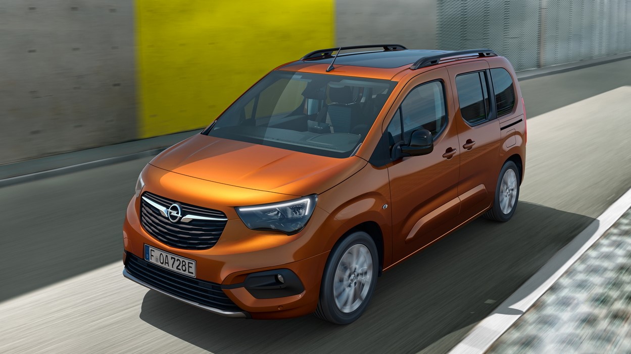 Opel Combo e-Life: dimensioni, assistenza e comfort del monovolume elettrico