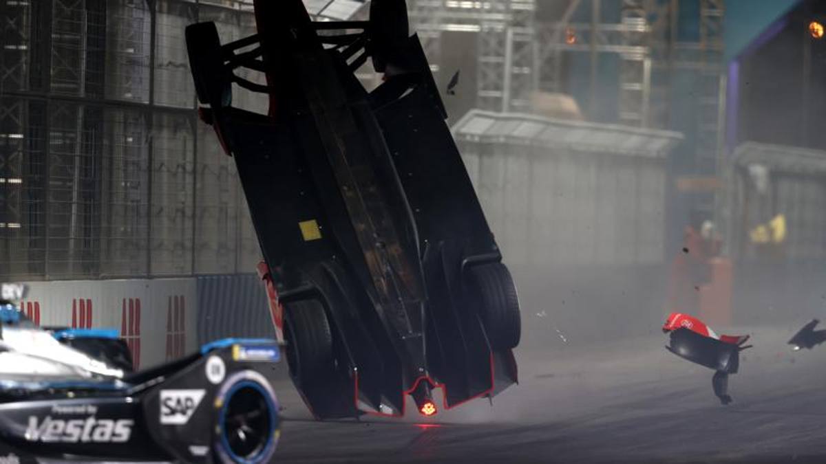 Formula E: lo spaventoso incidente di Alex Lynn [VIDEO]