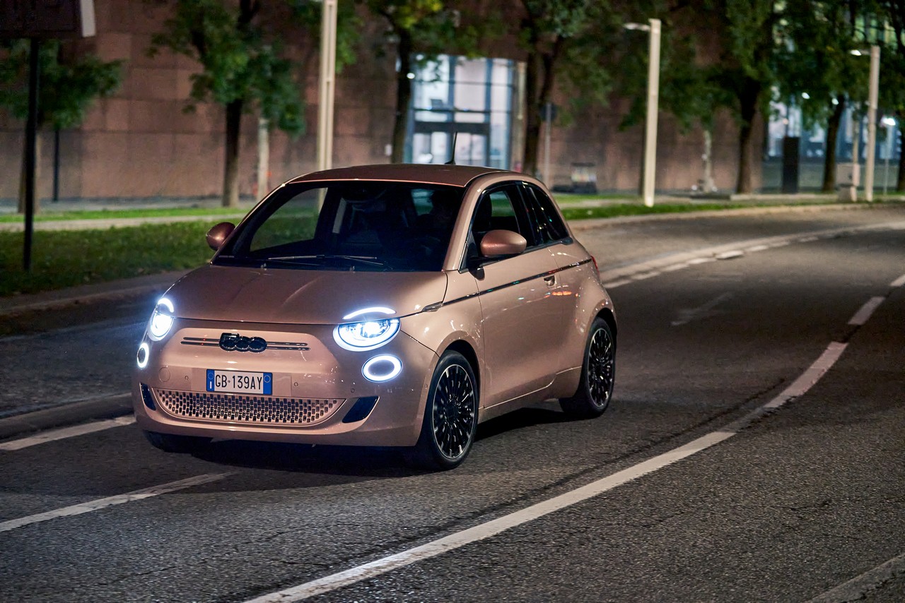 Fiat 500 elettrica: ecco come si guida con un pedale [VIDEO]