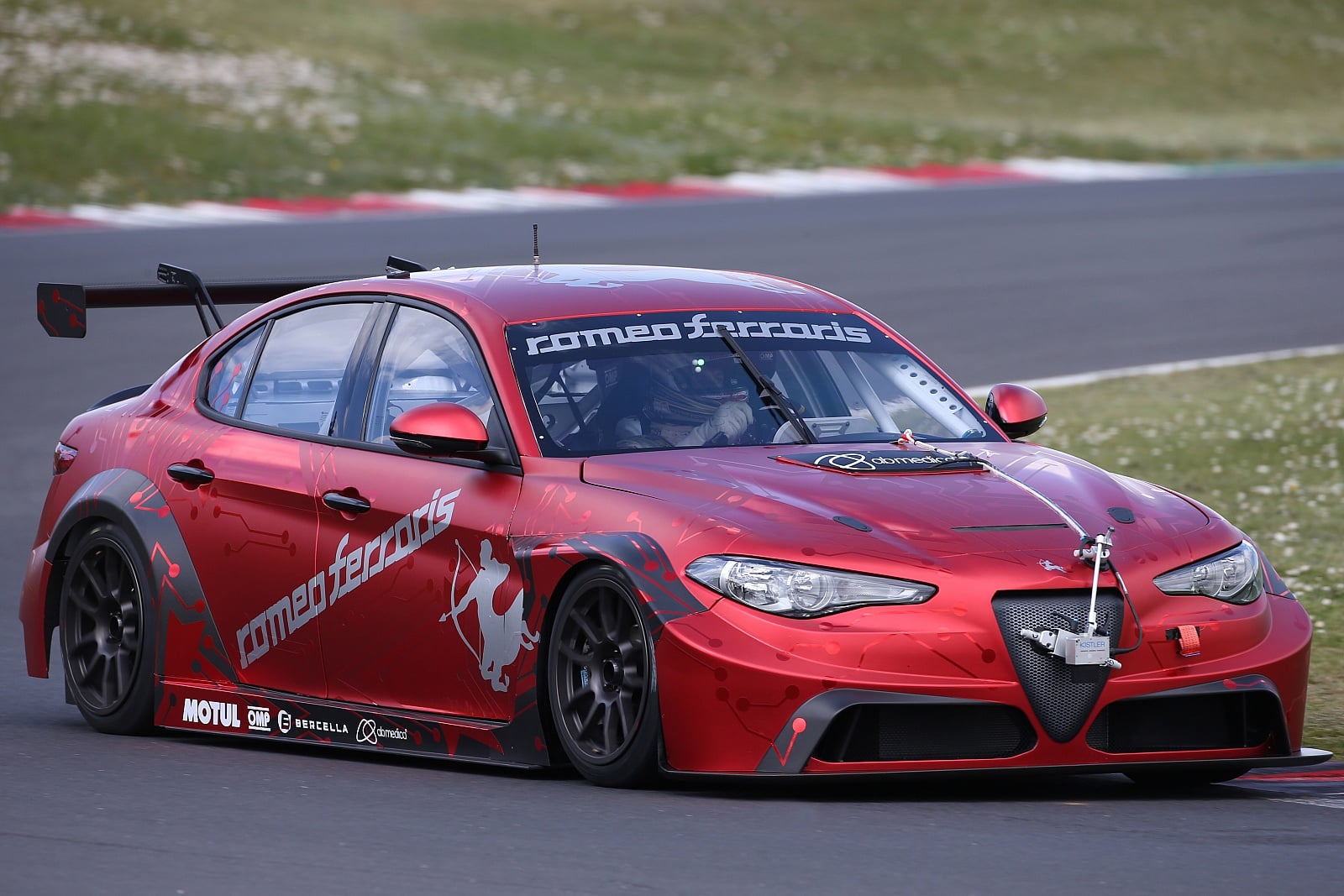 Giulia ETCR on track