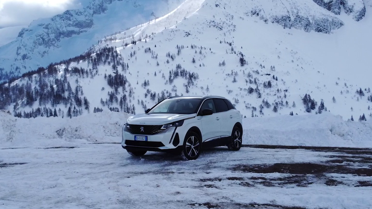 NUOVO PEUGEOT 3008 HYBRID4 SULLA NEVE DEL PASSO DEL TONALE (1)