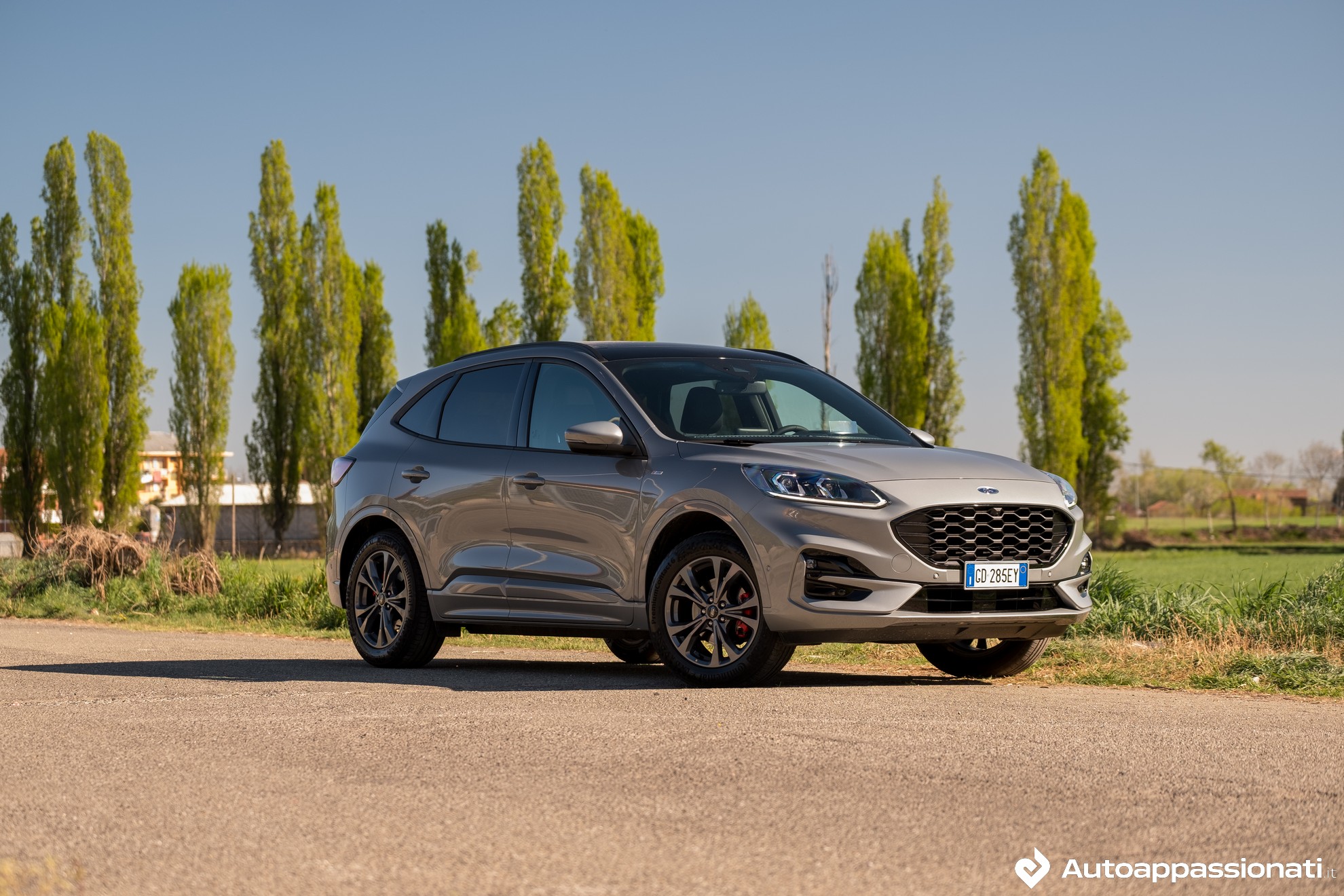 Ford Kuga Hybrid: Prova su strada, interni, prezzi e concorrenti