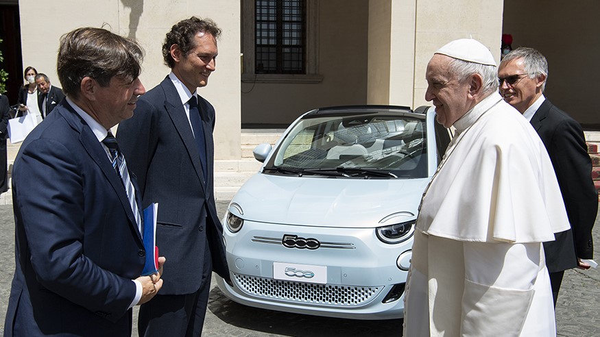 papa francesco 500 elettrica