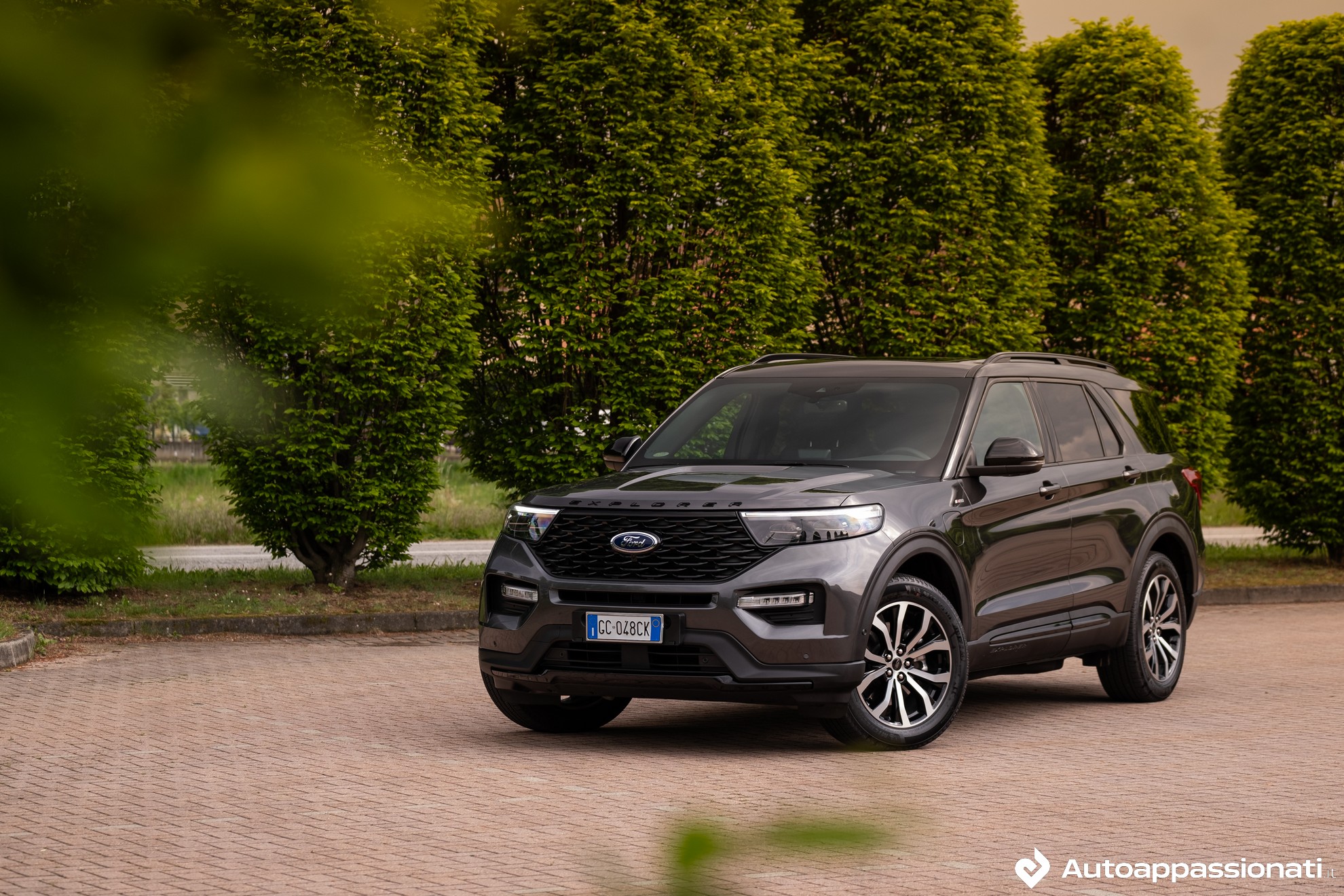 Ford Explorer Plug-In Hybrid: prova su strada, interni, motore e prezzi