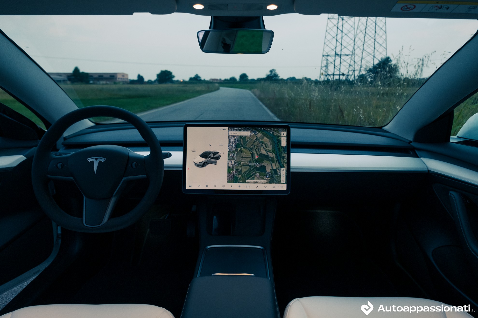 Nato il primo bambino a bordo di una Tesla, grazie all’Autopilot