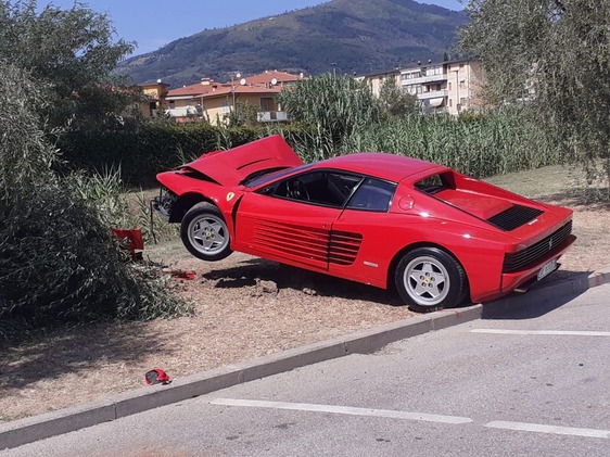 incidente ferrari testarossa