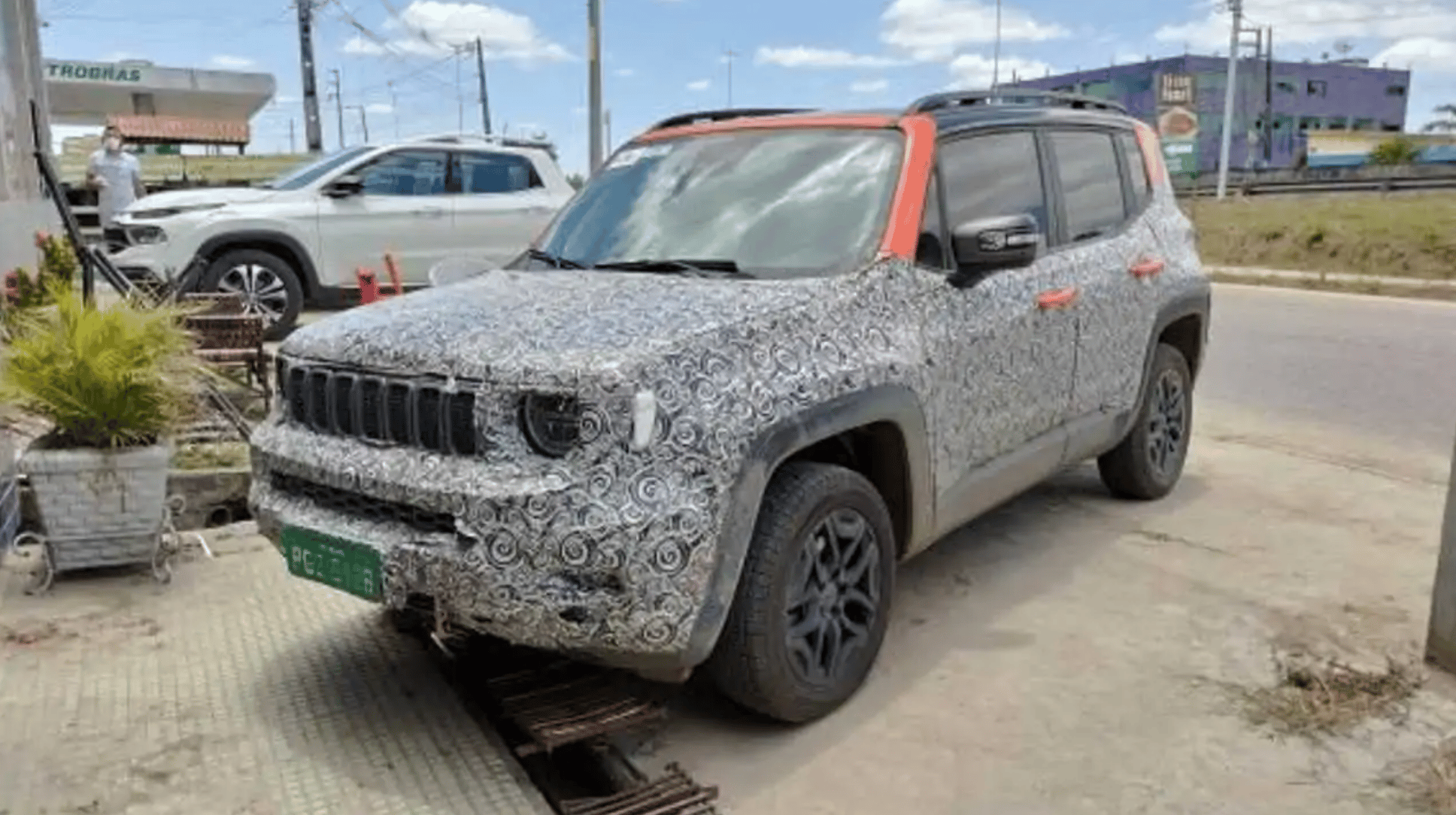 Nuovi avvistamenti per la Jeep Renegade 2022 [FOTO SPIA]