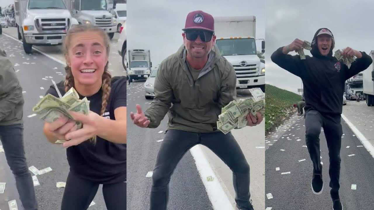 Portavalori perde soldi in autostrada: si scatena il caos per raccoglierli [VIDEO]