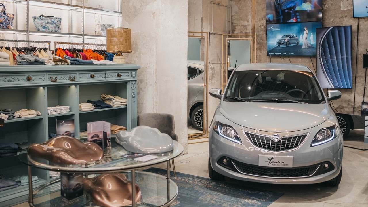 Lancia Ypsilon Alberta Ferretti anima la Milano Fashion Week