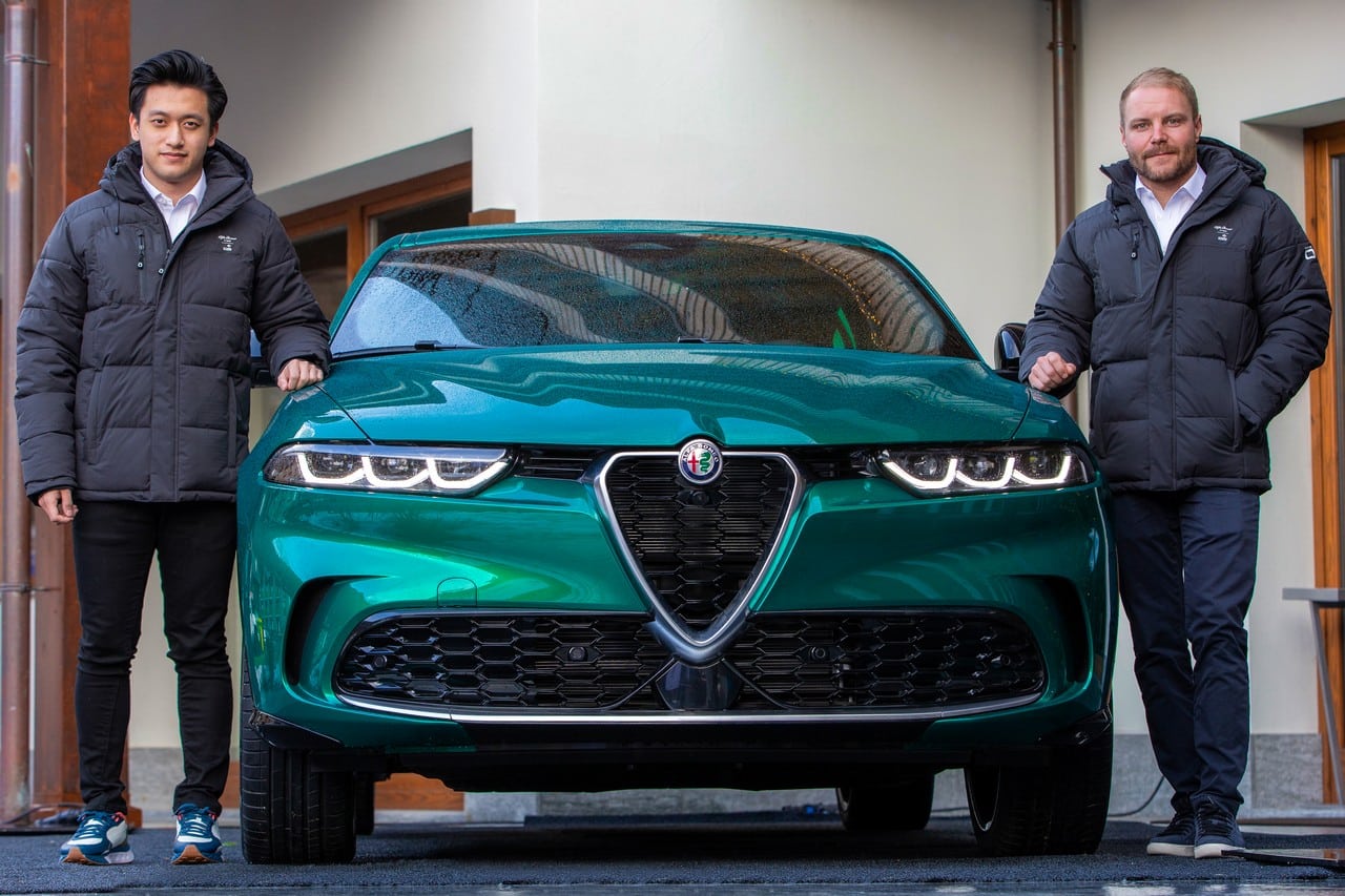 I piloti Alfa Romeo F1 i primi a guidare Alfa Romeo Tonale sulle strade pubbliche