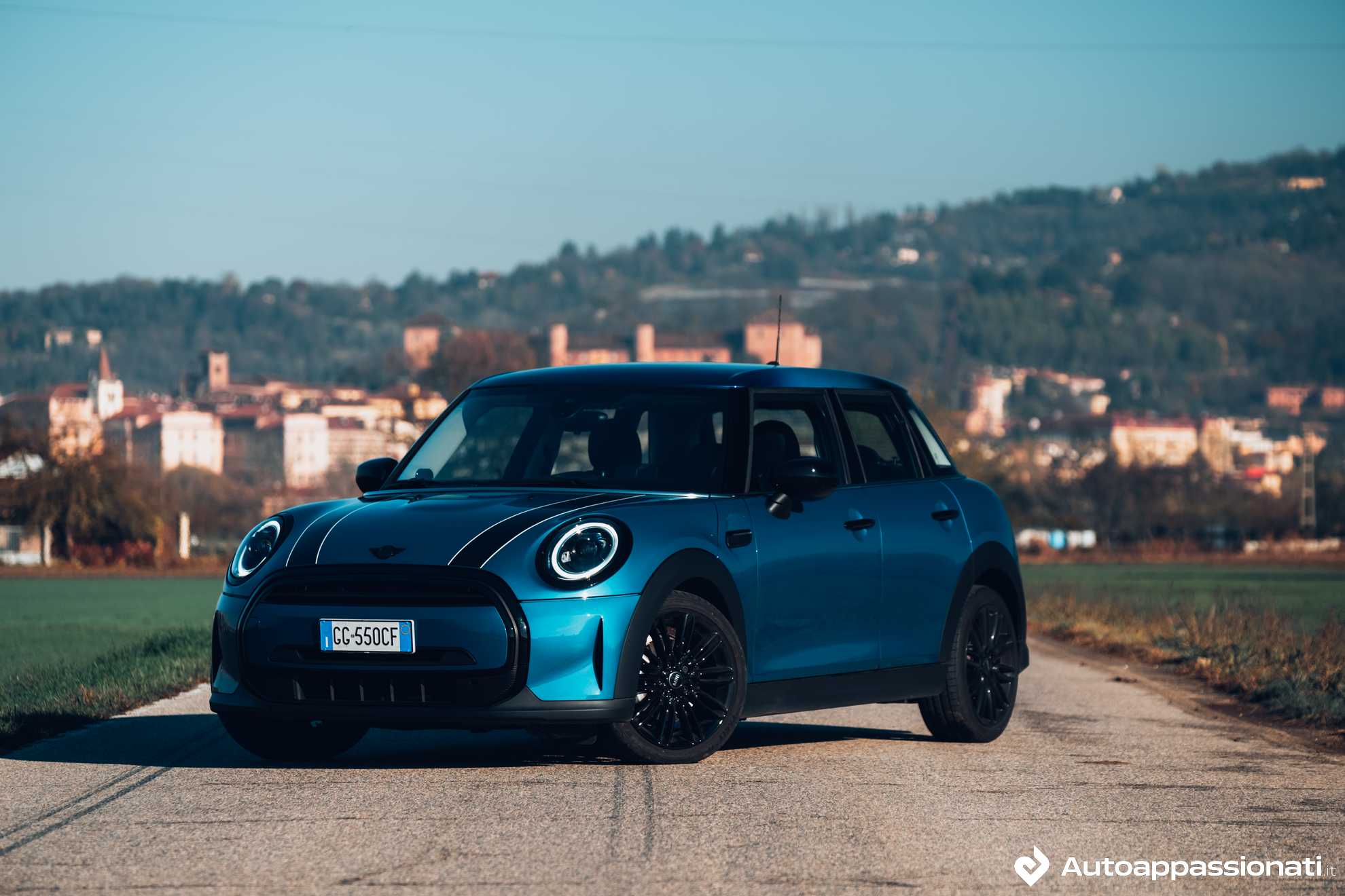 Mini Cooper 5 porte 2022: prova su strada, interni, motore e prezzo