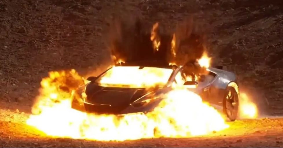 Chiamala arte: fa esplodere una Huracan per ottenere 999 NFT [VIDEO]