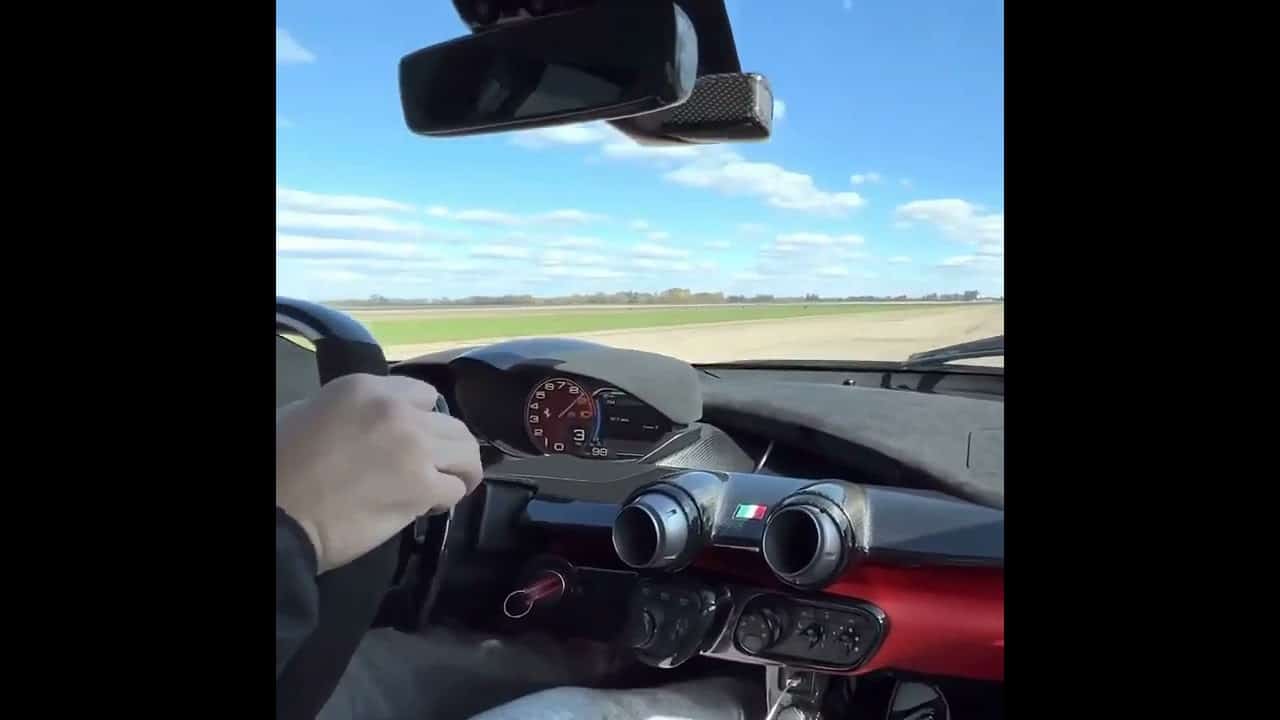 Accelerazione Ferrari LaFerrari: sullo 0-300 km/h non c’è tempo per pensare [VIDEO]