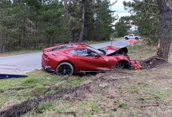 ferrari 812 superfast incidente