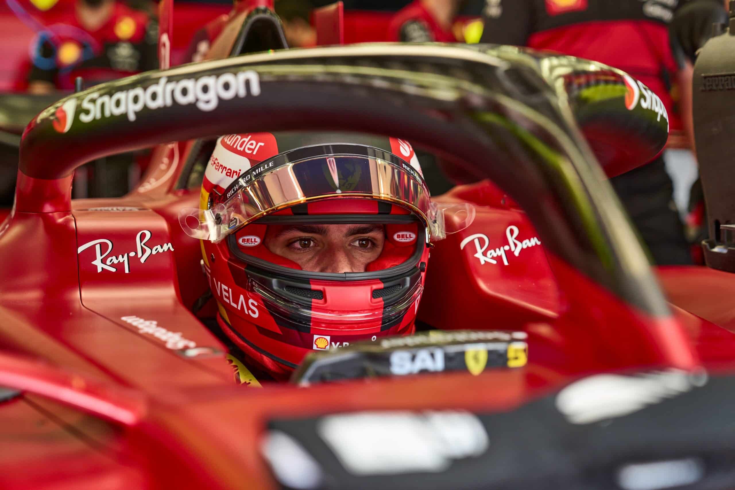 Altri due anni in Rosso, Carlos Sainz rinnova con la Ferrari fino al 2024