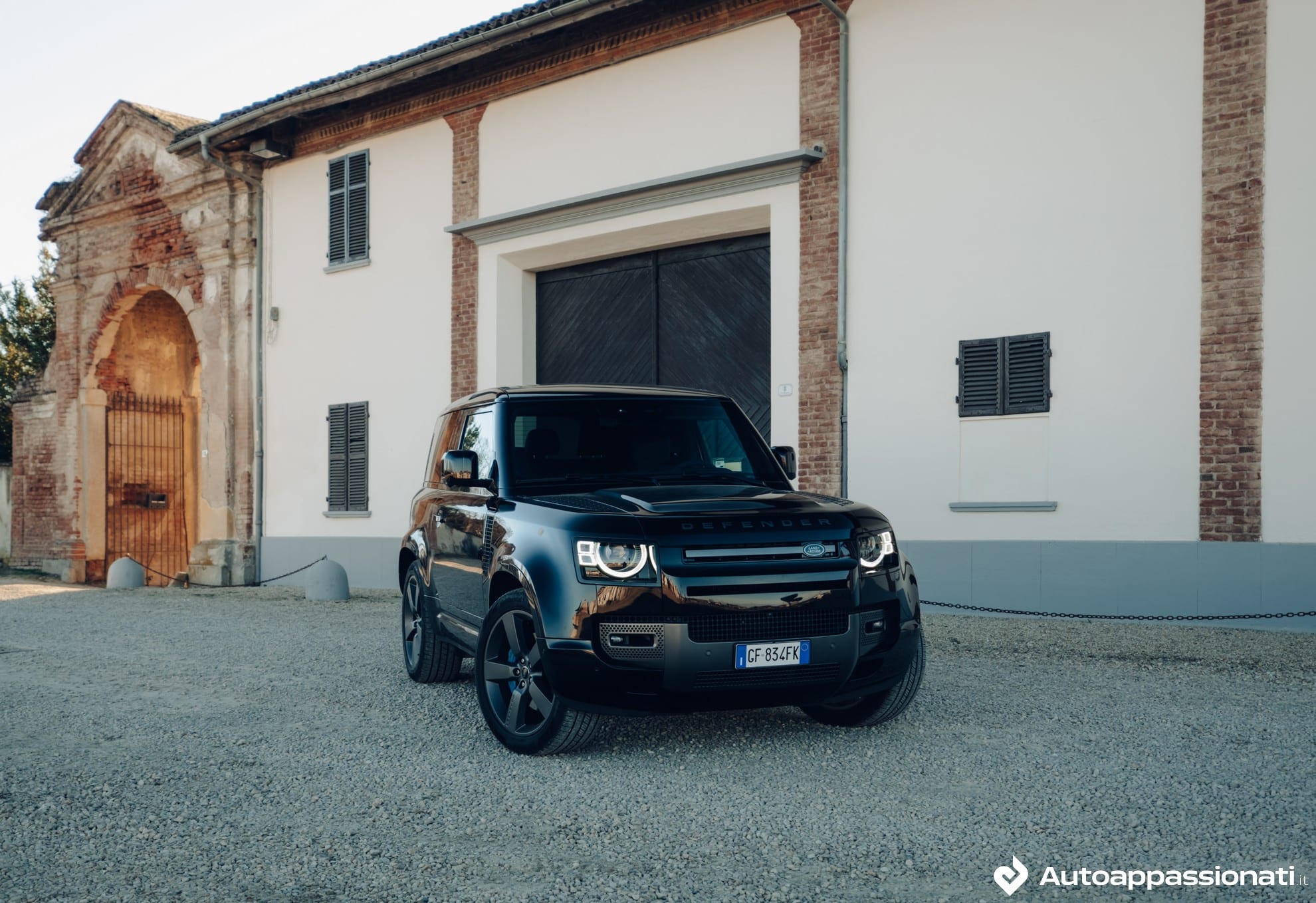 Land Rover Defender 90 V8: prova su strada, offroad, motore, prezzo