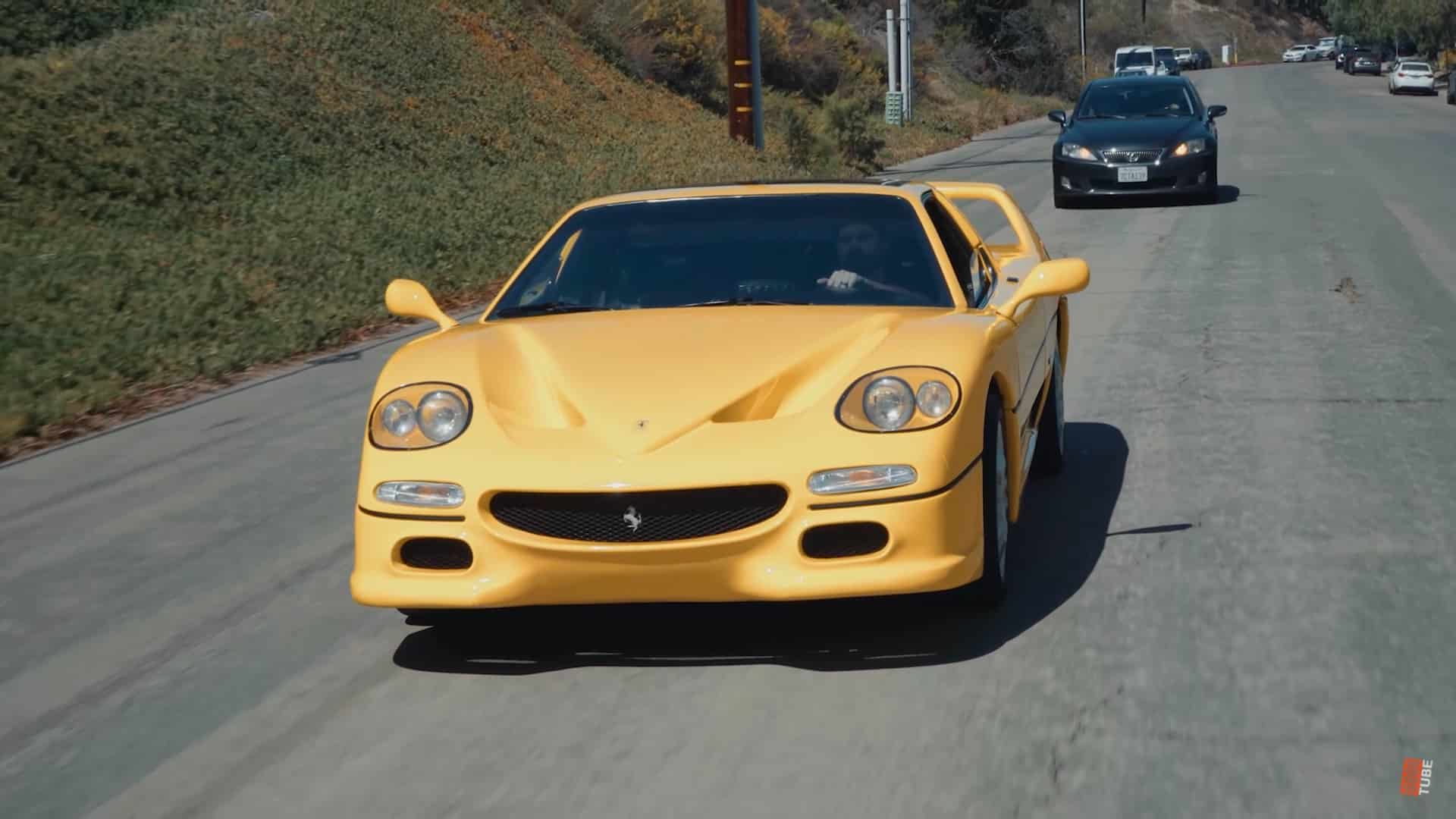 Una Pontiac Fiero modificata per “sembrare” una Ferrari F50. Epic fail? [VIDEO]