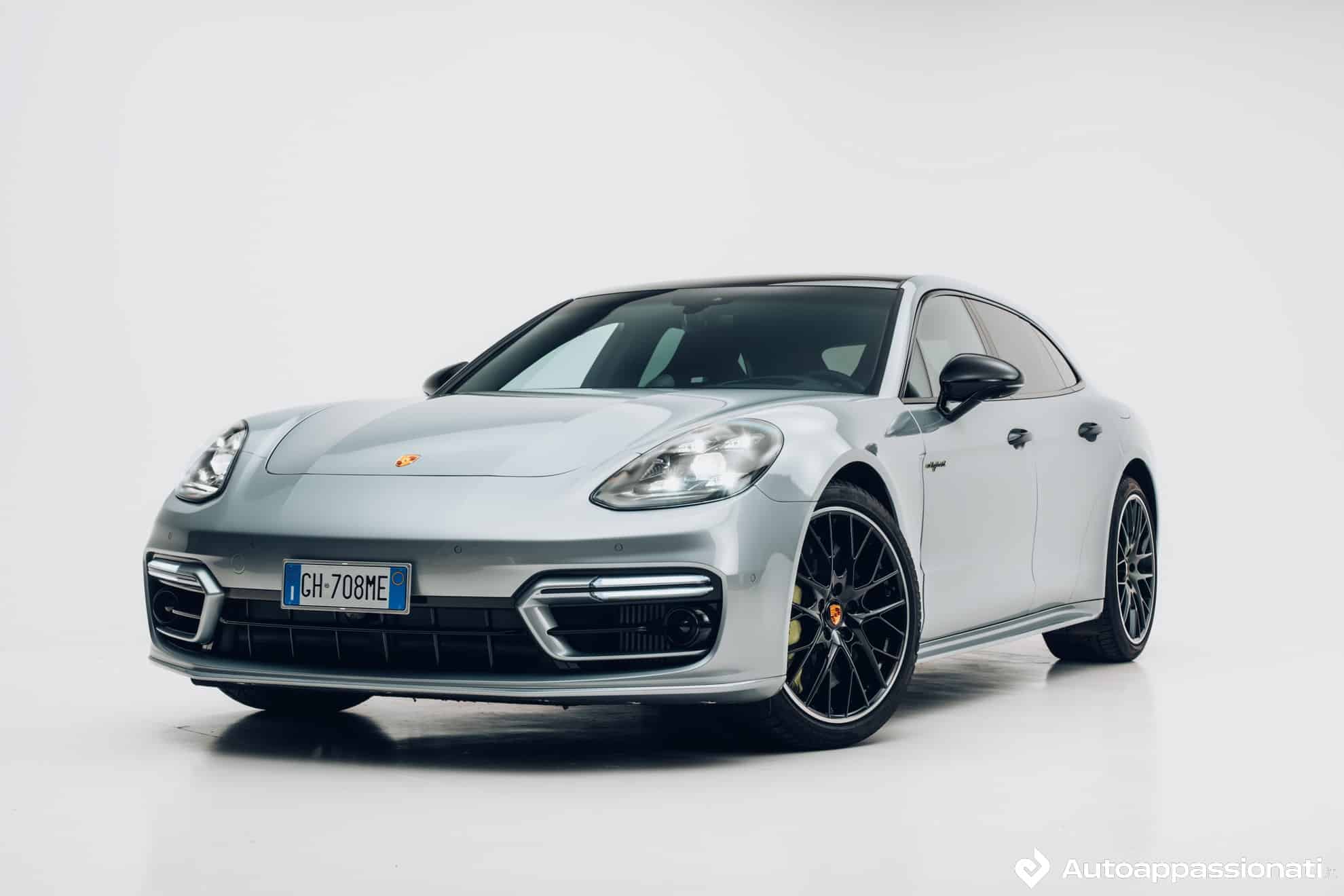 Porsche Panamera Turbo S E-Hybrid Sport Turismo: prova su strada, prezzi