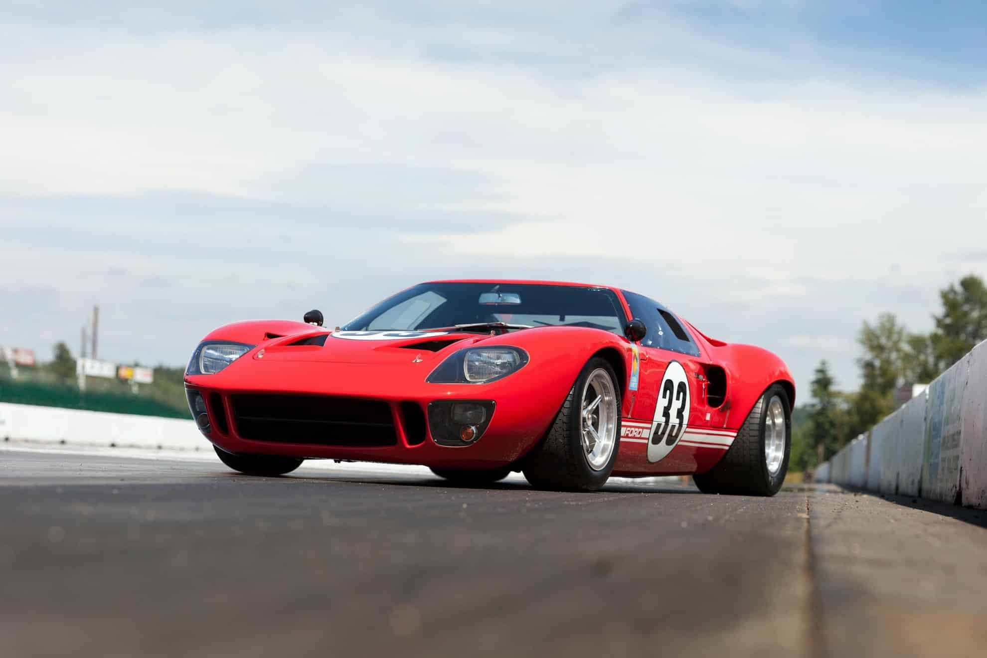 Ford GT40: l’iconica sportiva americana monta l’elettrico e supera gli 800 CV