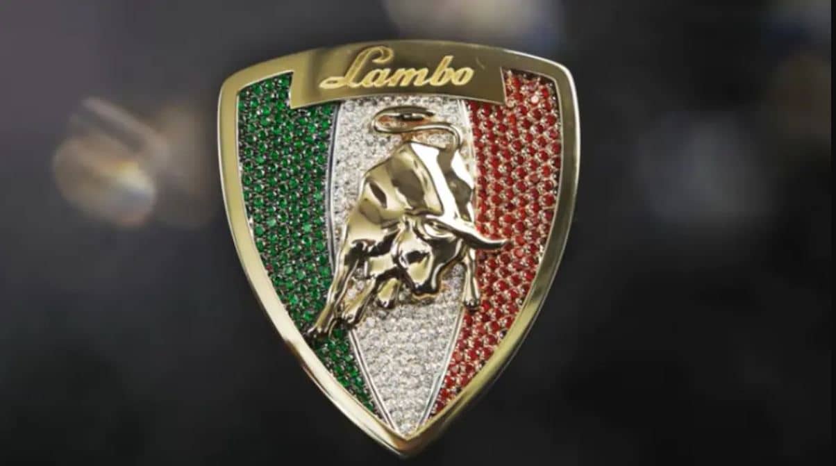 Una Lamborghini non ti basta? Puoi averla con lo stemma ricco di diamanti