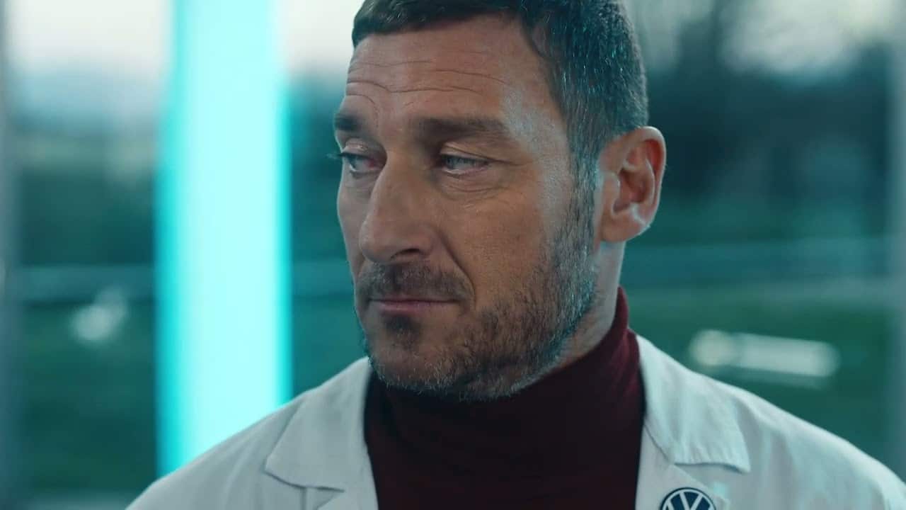 Ecco il primo video di Volkswagen: “L’elettrico per Totti, l’elettrico per tutti”