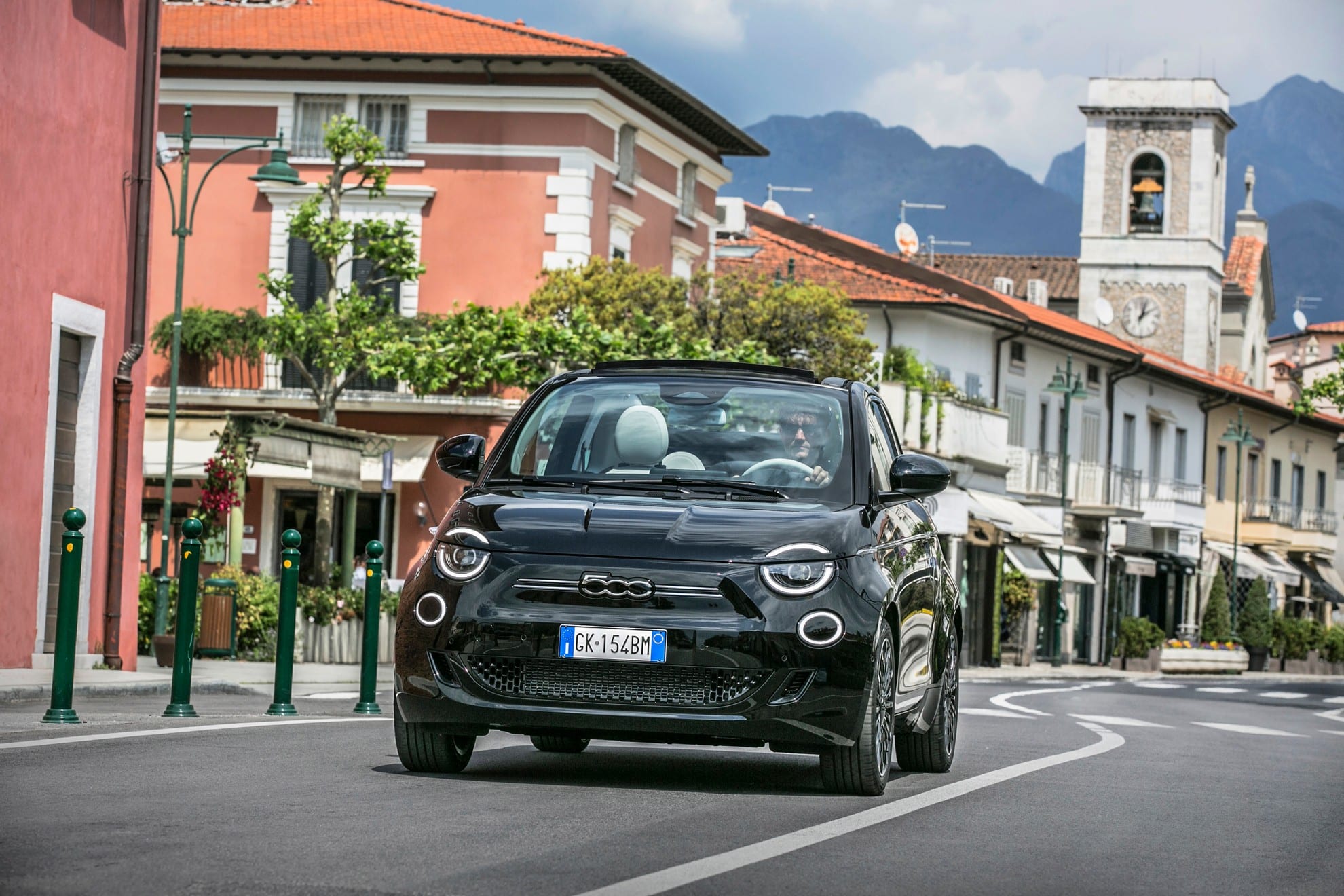 The Sound of Beauty: Matteo Bocelli canta la colonna sonora della nuova Fiat 500 elettrica