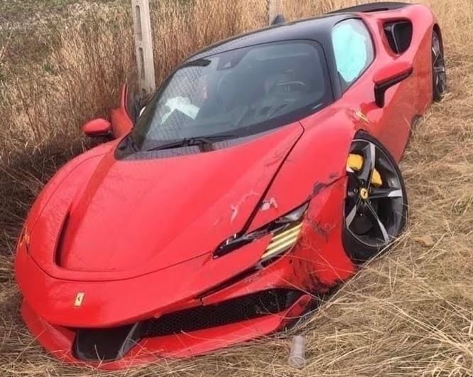 Mai mettersi contro una Dacia Duster, anche se ti chiami Ferrari SF90 Stradale